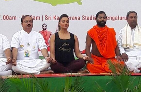 Ananth Kumar and Bipasha Basu do Yoga in Bengaluru
