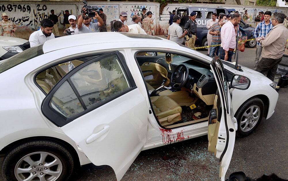 blood-stained car of famous Sufi singer Amjad Sabri