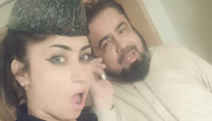Pakistani internet sensation Qandeel Baloch stirs controversy by clicking selfie with Mufti Abdul Qavi