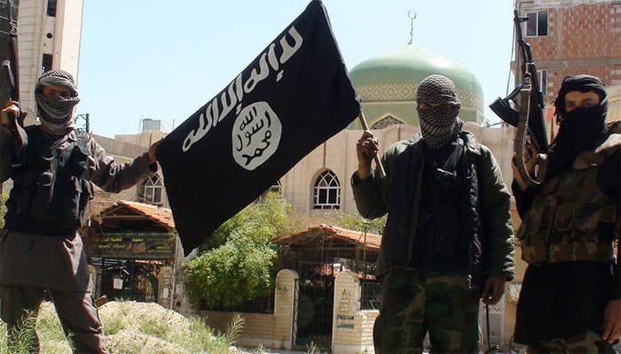 Masked men raise Pakistan, ISIS flags in Kashmir; stones pelted at policemen