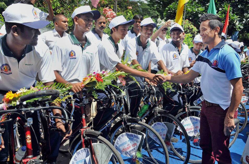 Former football captain Baichung Bhutia shakes hands with the youth cyclists