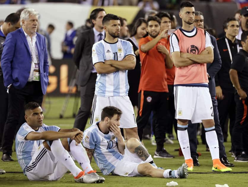 Argentina's Lionel Messi (10) waits with his teammates for trophy presentations