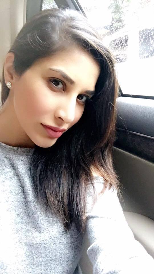 Kabhi Jo Badal Barse  - Twitter@Sophie_Choudry