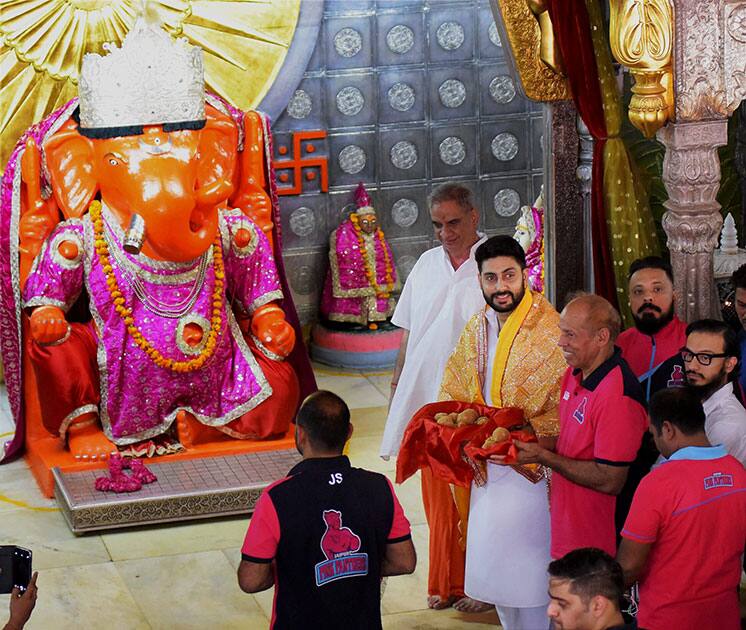 Abhishek Bachchan visits the Moti Doongari Ganesha Temple in Jaipur