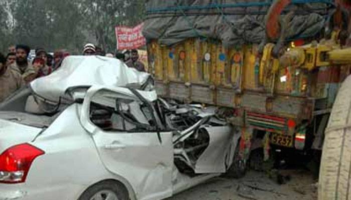  Seven killed, 15 wounded in two separate road mishaps in Andhra&#039;s Prakasam