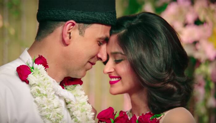 &#039;Rustom&#039; trailer out: Bollywood in awe of Akshay Kumar!