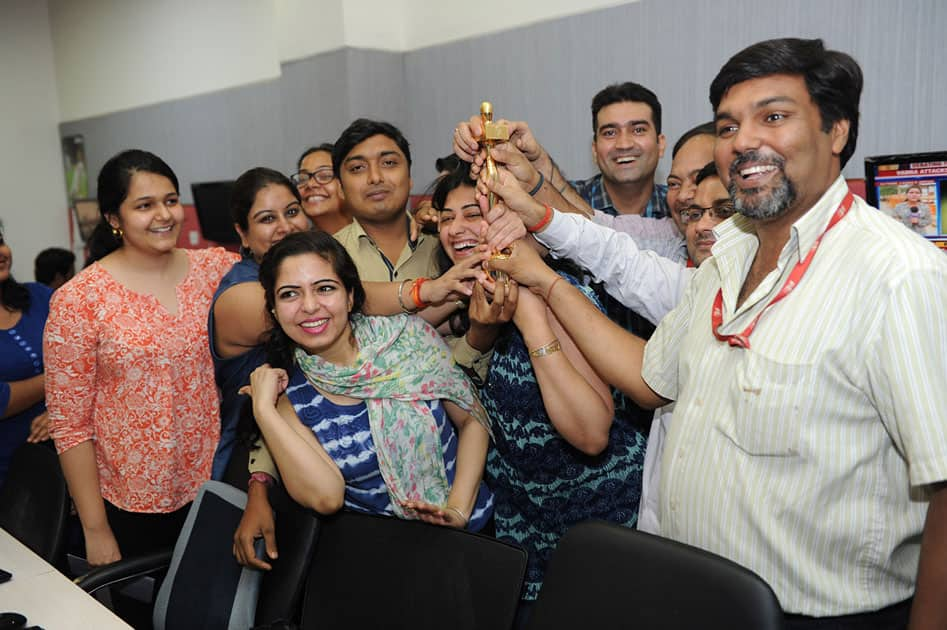 Zeenews.com team celebrates its success - Thank you viewers!