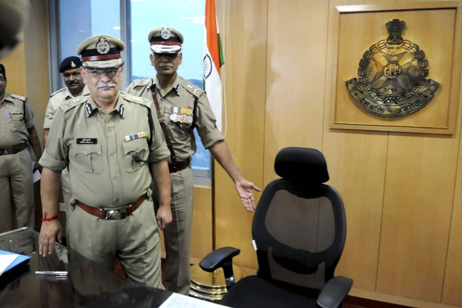 New DGP of Madhya Pradesh Rishi Kumar Shukla taking charge