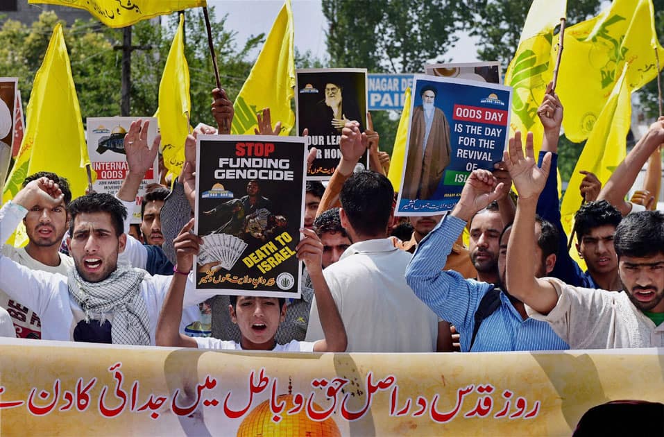 Qarwan-e-Willayat, holding an Anti-US and Anti-Israel demonstration