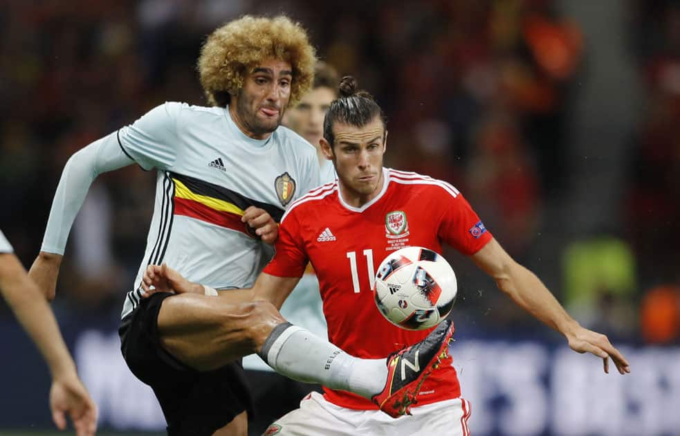 Belgium's Marouane Fellaini, left, and Wales' Gareth Bale challenge for the ball