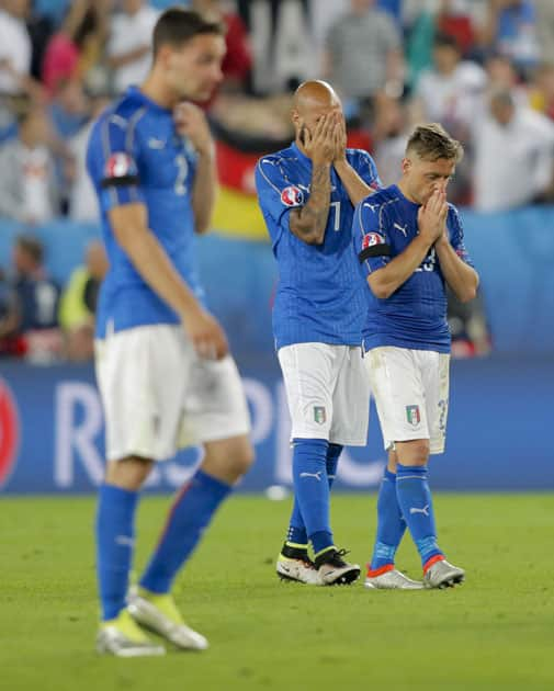 Italy's players react at the end of the quarterfinal match