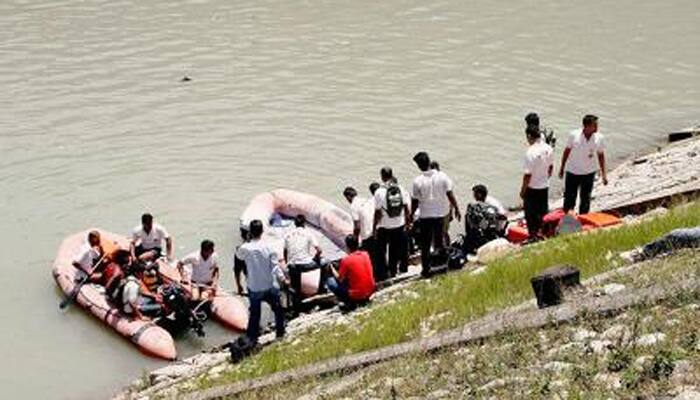 Car falls into Beas river in Himachal Pradesh, six of a family missing 