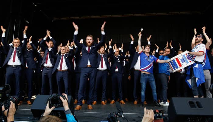 Euro 2016: Fans give rapturous welcome to Iceland&#039;s heroes