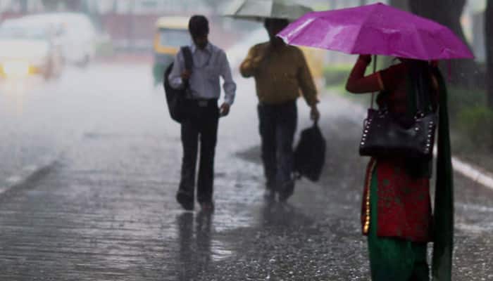 Heavy rains lash Delhi, brings relief to Delhiites