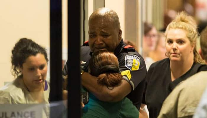 Dallas shooting: Five police officers shot dead, firing on; suspect warns of &#039;bombs all over&#039;