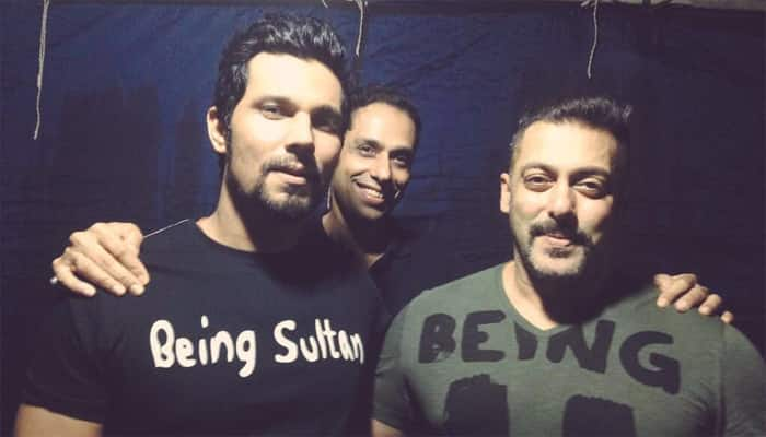 Randeep Hooda is loving the response &#039;Sultan&#039; is basking in, shares pic with Salman Khan!