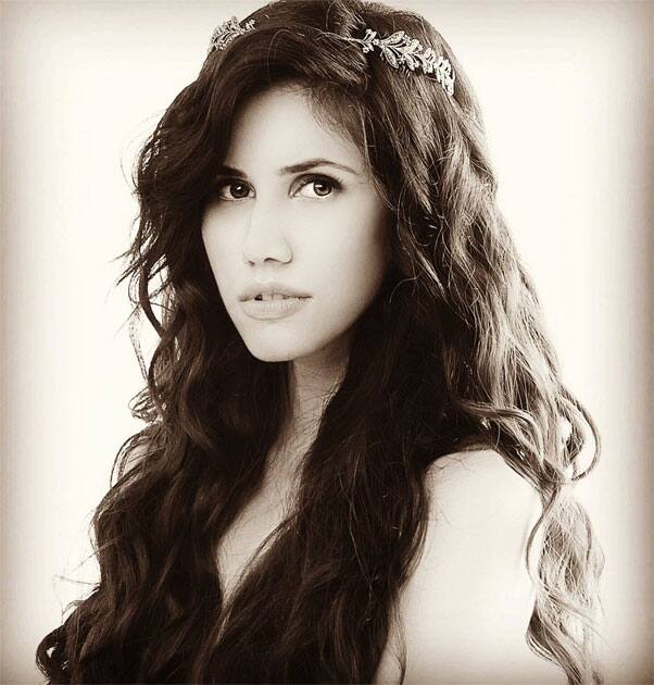 Goodnight- Sonnalli Seygall