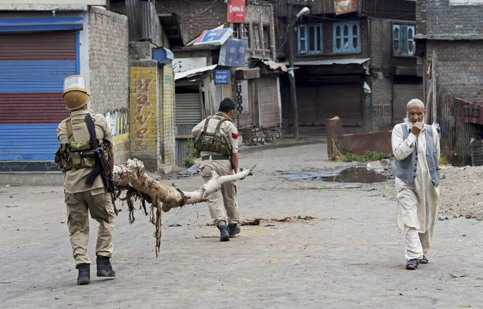 Police and CRPF jawans clearing the road