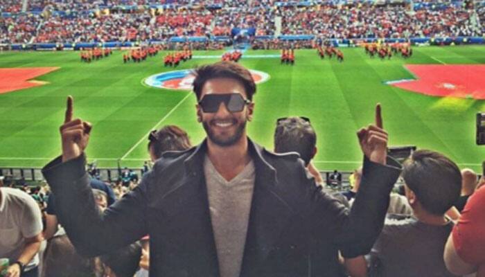 OMG! Ranveer Singh watches &#039;Sultan&#039; in Paris, and what happens next is totally EPIC—Watch here