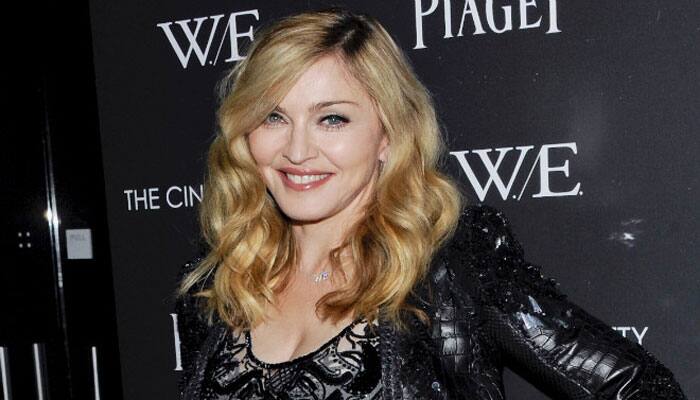 Madonna visits Malawi hospital