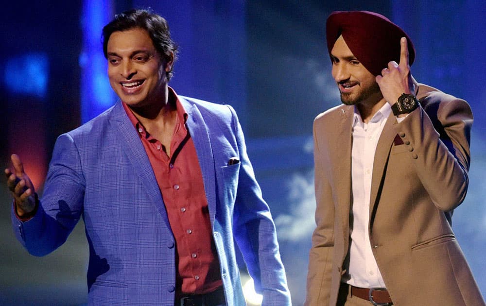 Shoaib Akhtar and Harbhajan Singh at shooting