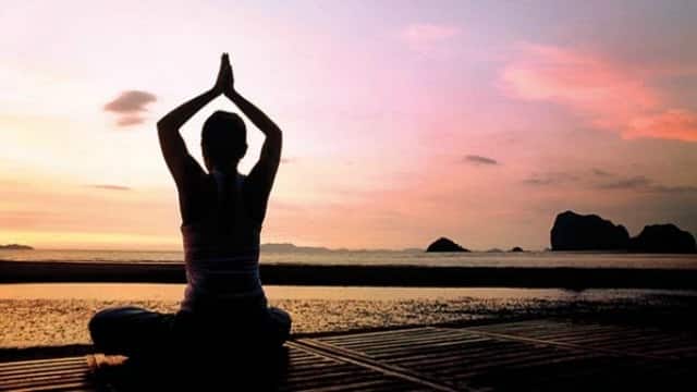 Watch - 360-degree video on yoga in Hindi!