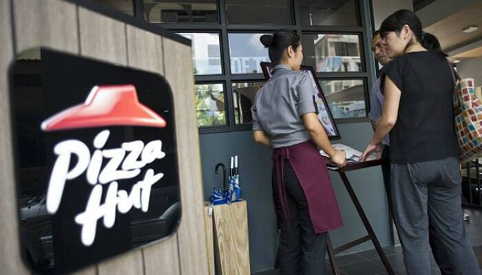 Now order from Pizza Hut on Twitter, Facebook