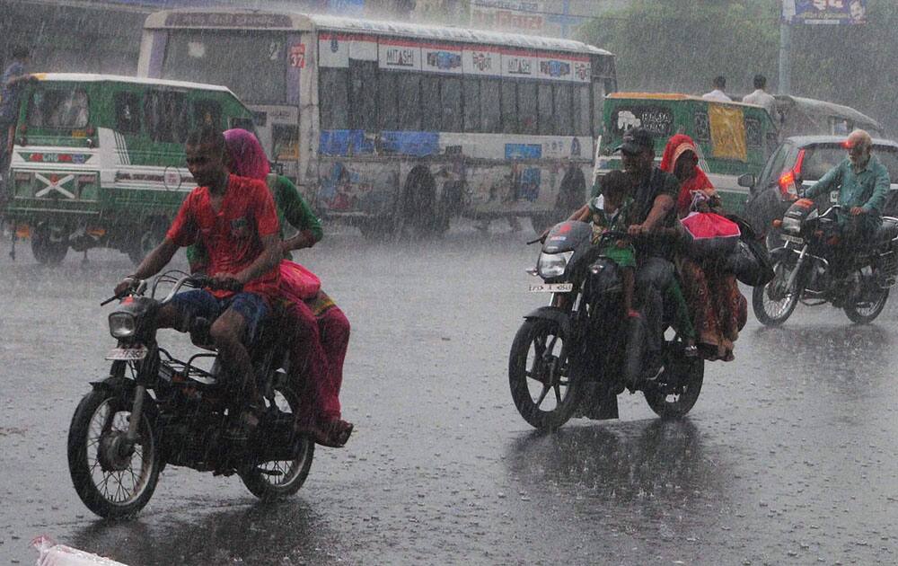 Heavy rains in Meerut.