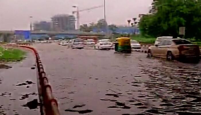 Heavy rains lash Delhi, huge traffic jam across city - Know which routes to avoid