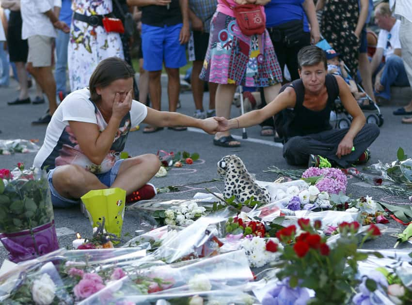 People pay tribute to the victims