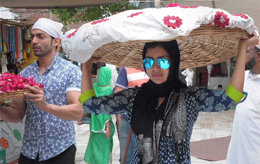 TV actors Gurmeet Choudhary and Debina Banerjee at Ajmer shrine