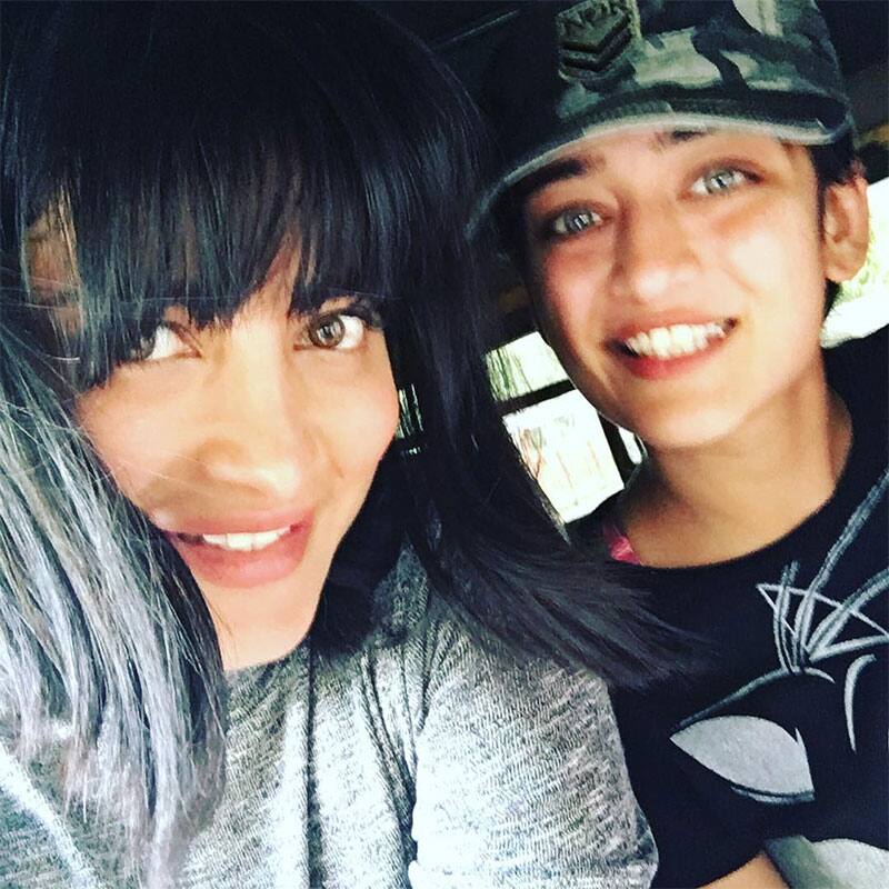 Shruti Haasan with Akshara Haasan