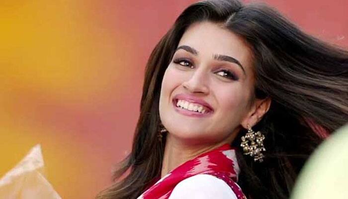 Kriti Sanon wishes &#039;Heropanti&#039; director Sabbir Khan a very happy birthday! Pic inside