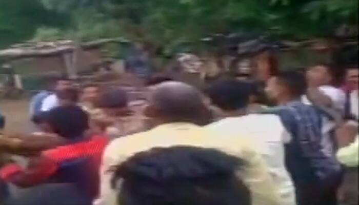 SHOCKING! It&#039;s hundreds of angry locals vs a sub-inspector - When public thrashed cop over death of youth - WATCH