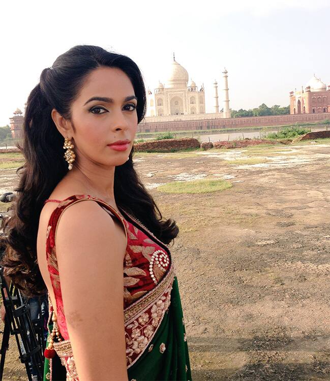 Twitter@mallikasherawat Twitter@mallikasherawat