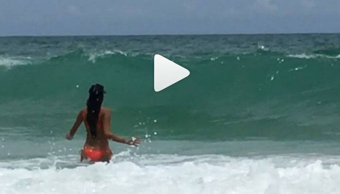 Flirt with the waves a la Lisa Haydon – Watch video