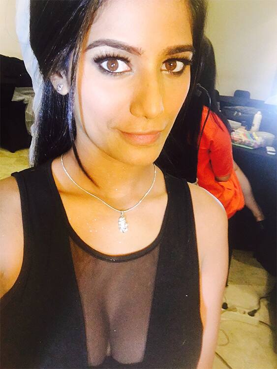 Getting ready for the concert...#webtvasia #asiahotangels Twitter@iPoonampandey