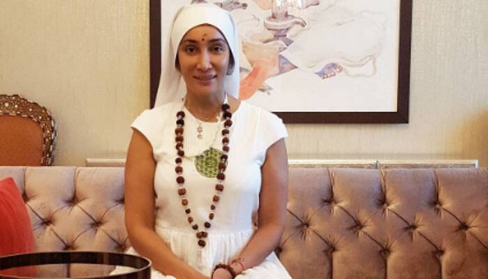 Mother Sofia Hayat displays her singing talent - Watch video