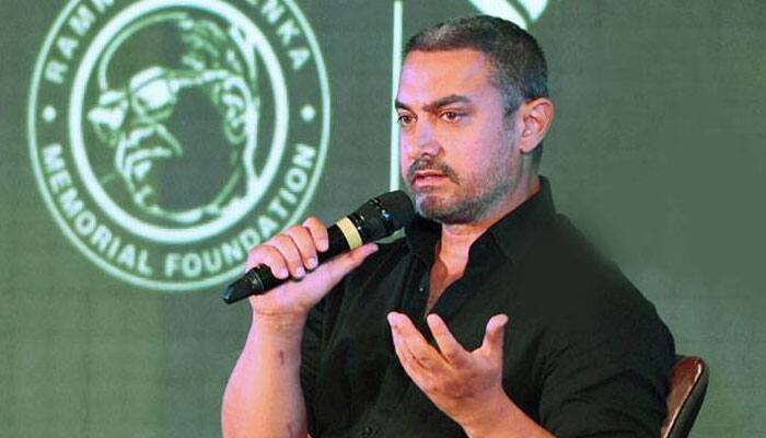 Aamir Khan turns host for team &#039;Dangal&#039;!