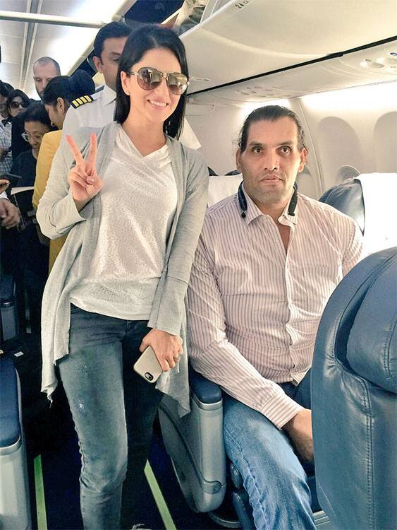 Twitter@SunnyLeone Twitter@SunnyLeone