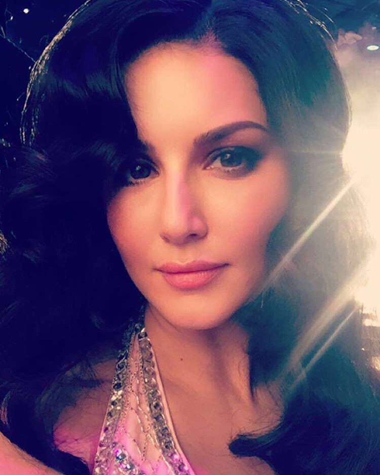 Love my hair and make up today. Thanks @tomasmoucka - Instagram@sunnyleone Love my hair and make up today. Thanks @tomasmoucka - Instagram@sunnyleone