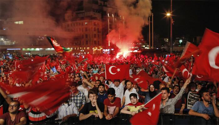 Turkey widens post-coup crackdown to businessmen