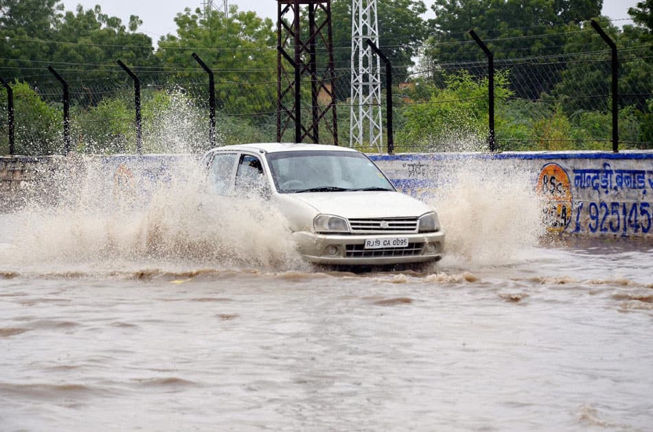 Heavy rain floods roads in Jodhpur Heavy rain floods roads in Jodhpur