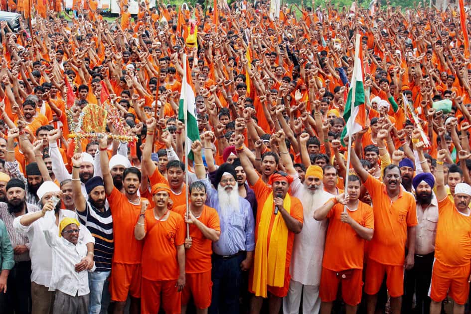 Kanwariyas welcomed in Raisen Kanwariyas welcomed in Raisen