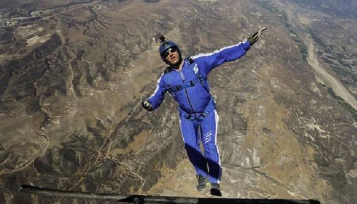 US skydiver jumps without parachute from 25,000 ft - Know what happens next