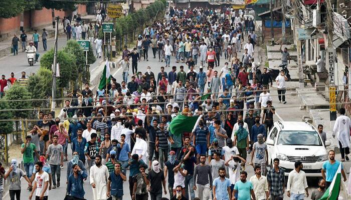 Top Lashkar terrorist Abu Dujana spotted in rally organised by separatists in Kashmir&#039;s Pulwama district?