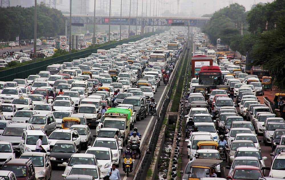 Heavy traffic jam at Delhi-Gurgaon Expressway