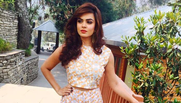 Aashka Goradia and Rohit Bakshi no more an item? 