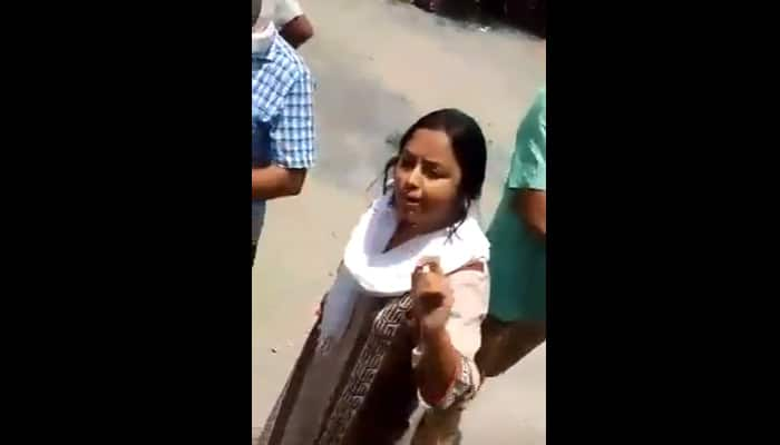 SHOCKING VIDEO! &#039;Jaanta hai mero ko&#039; - Samajwadi Party&#039;s woman leader threatens cop, calls him &#039;tilakdhaari conspirator&#039;