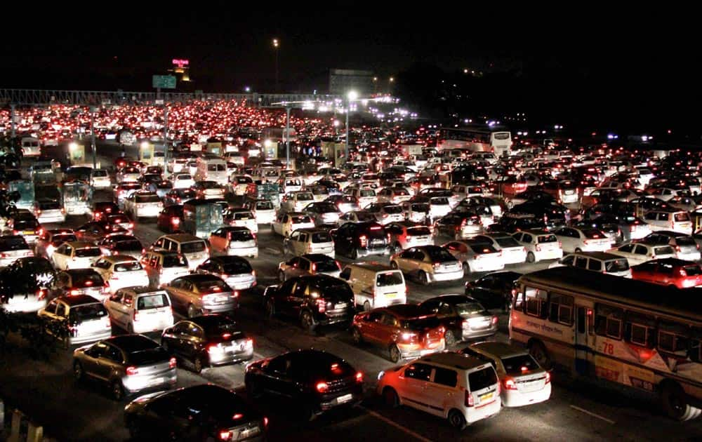 Vehicles get stuck in heavy traffic jam